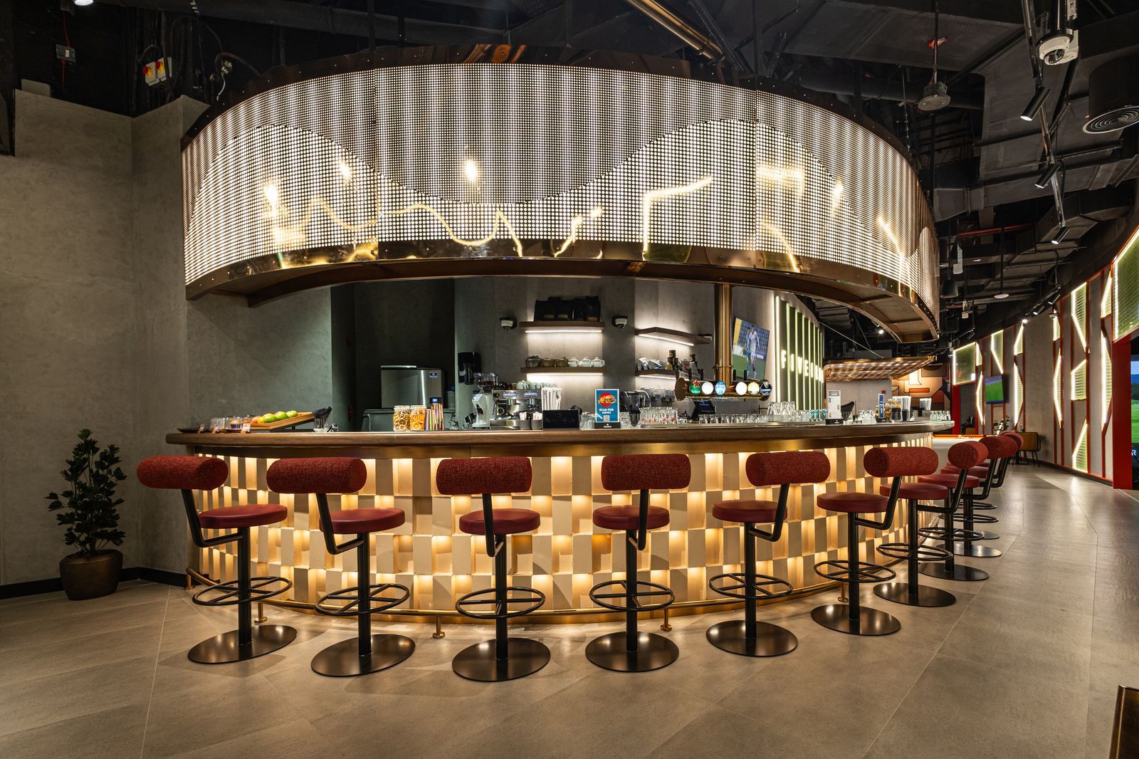 Five Iron Business Bay bar area